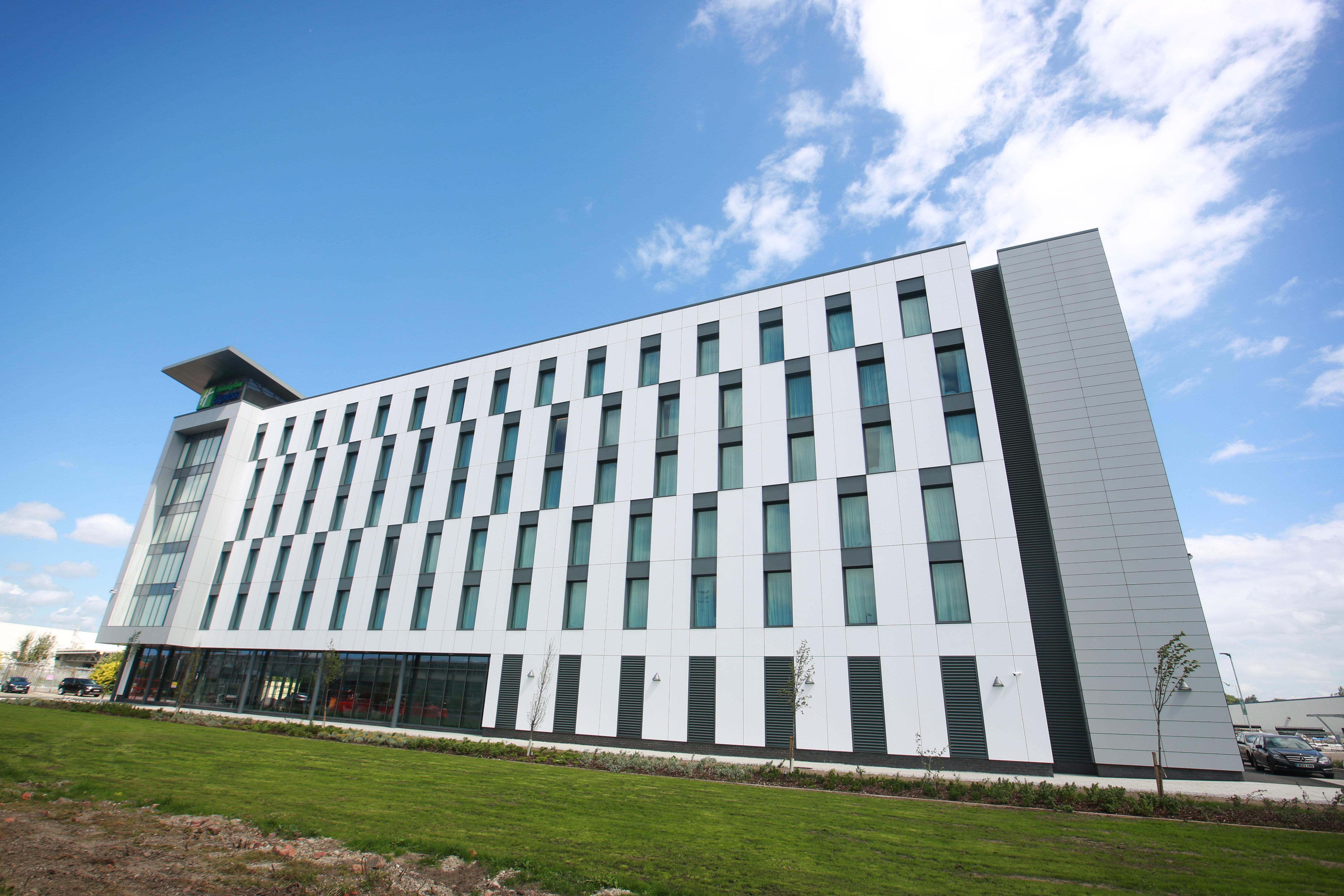 Holiday Inn Express - Manchester - Traffordcity By Ihg Urmston Exterior foto