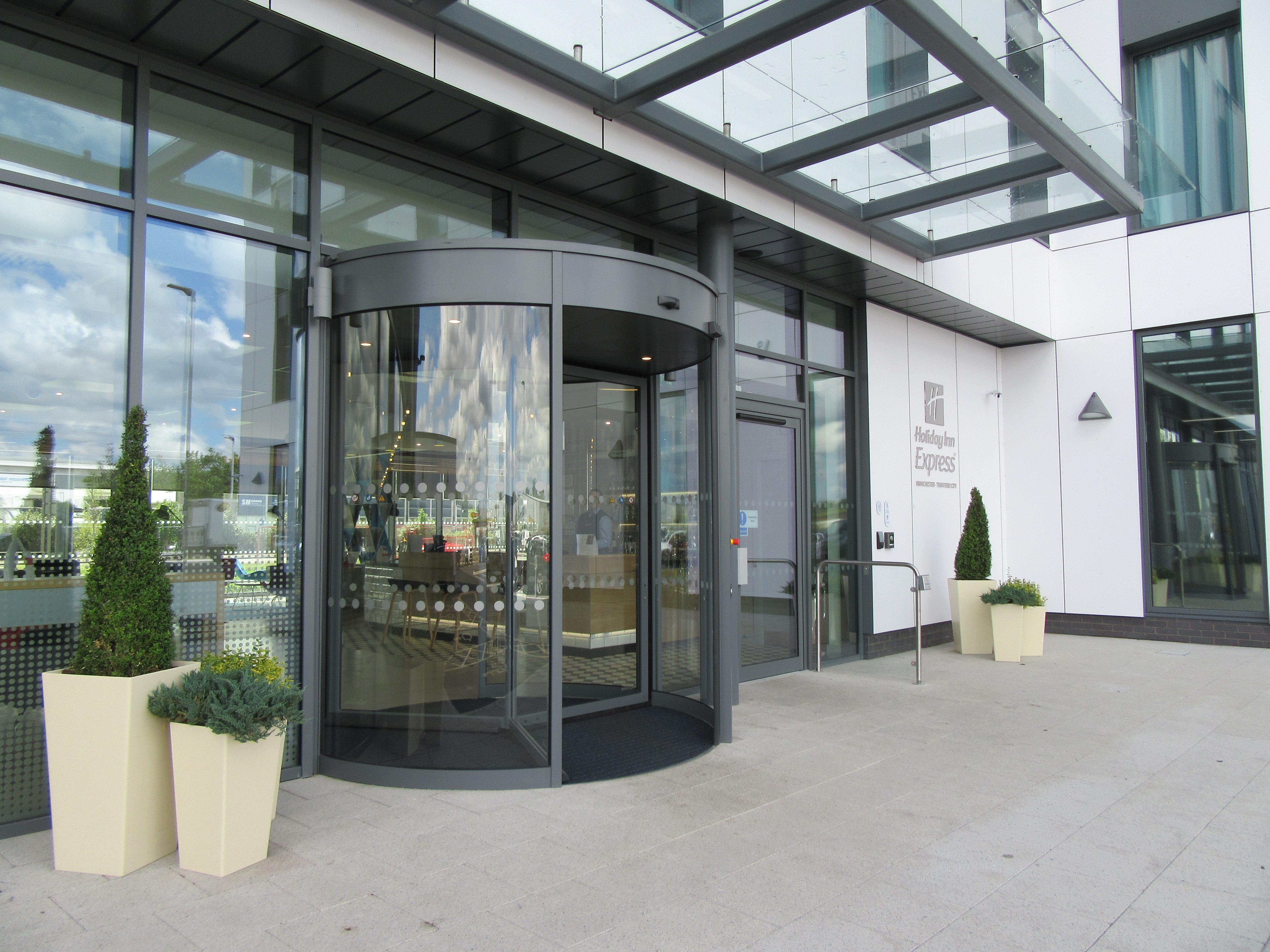 Holiday Inn Express - Manchester - Traffordcity By Ihg Urmston Exterior foto