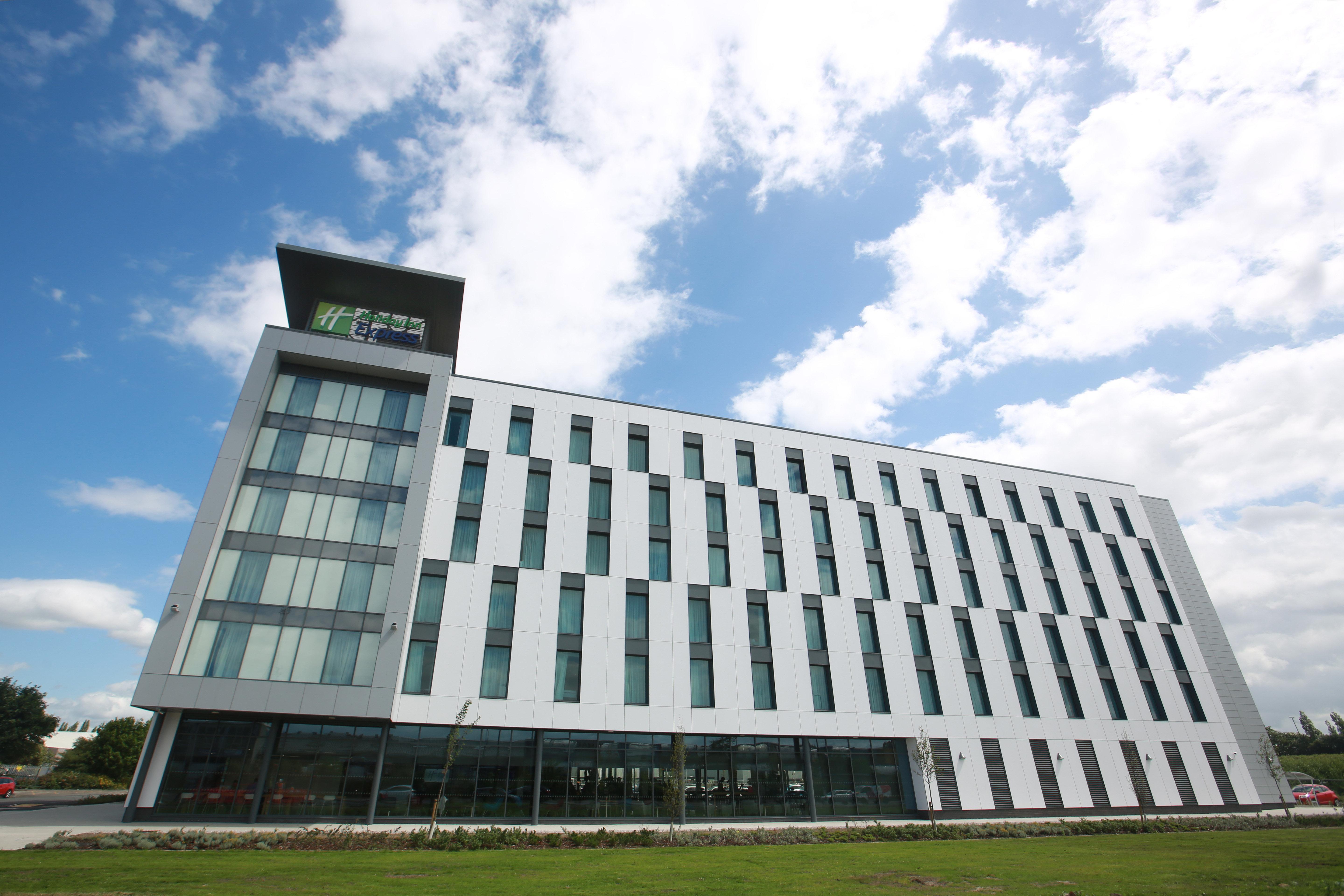 Holiday Inn Express - Manchester - Traffordcity By Ihg Urmston Exterior foto