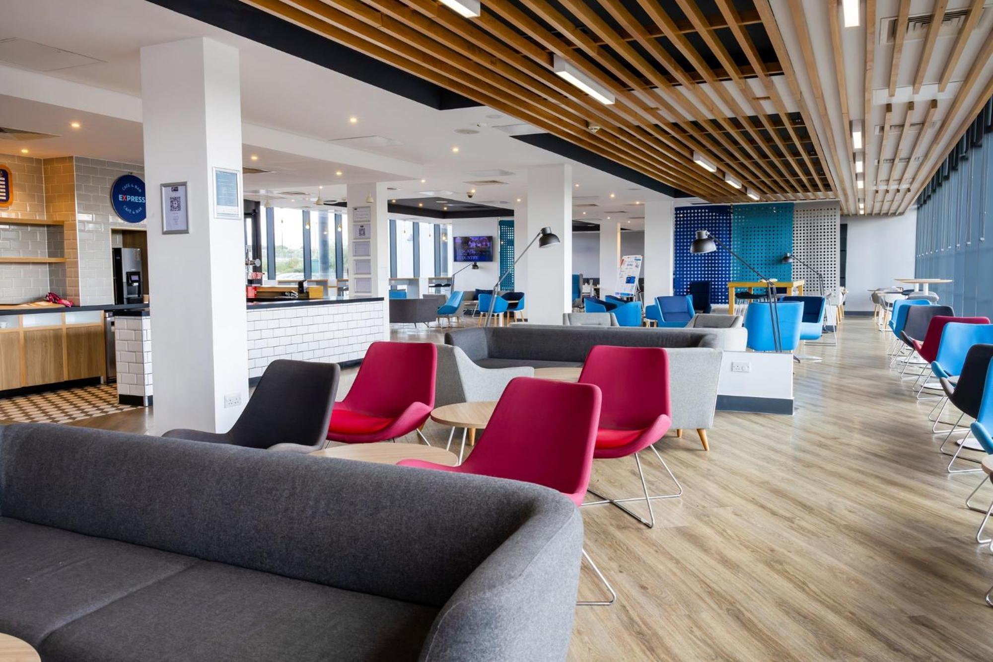 Holiday Inn Express - Manchester - Traffordcity By Ihg Urmston Exterior foto