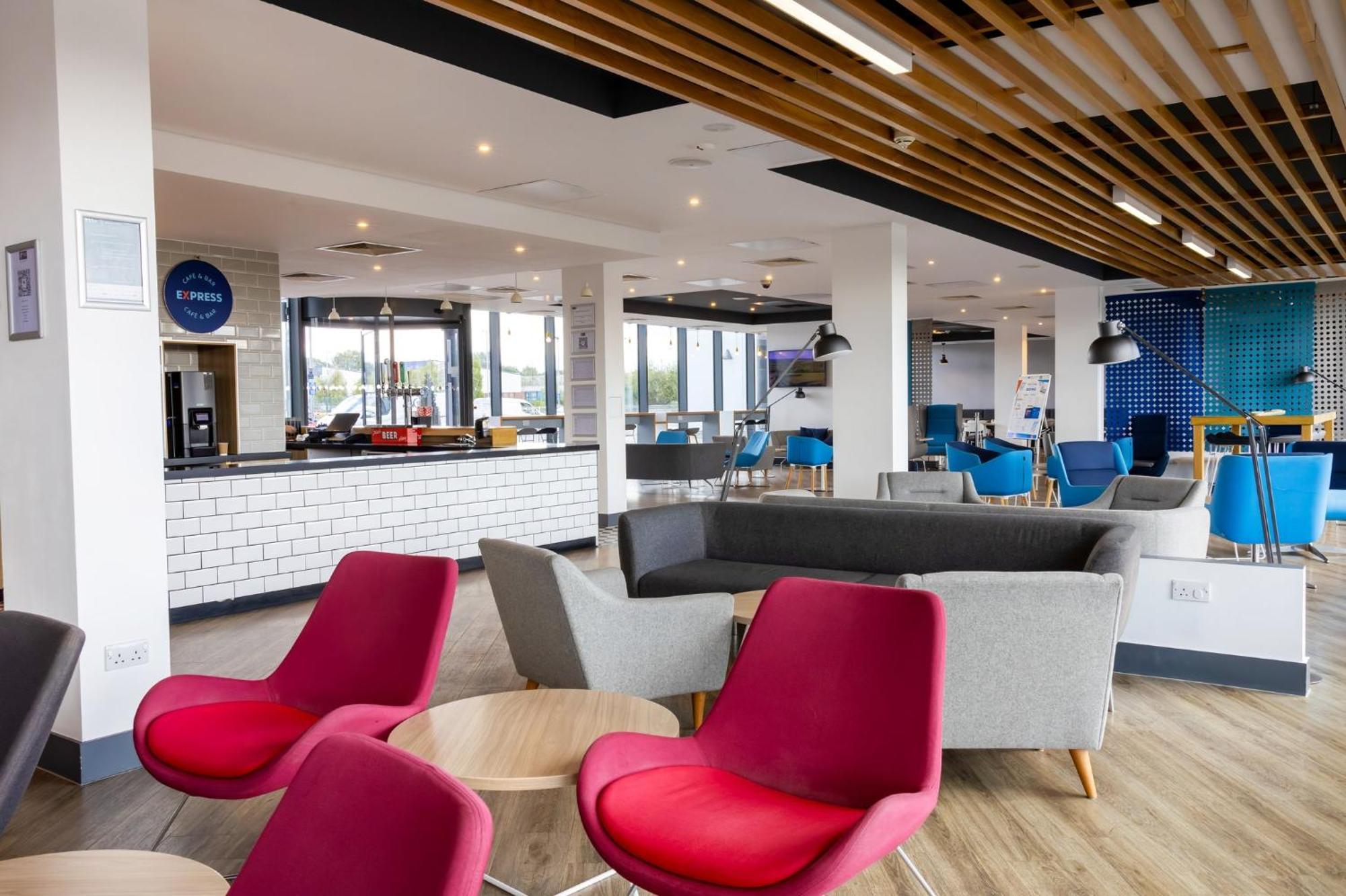 Holiday Inn Express - Manchester - Traffordcity By Ihg Urmston Exterior foto