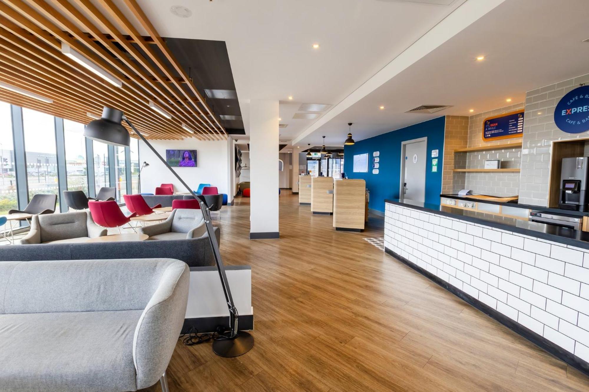 Holiday Inn Express - Manchester - Traffordcity By Ihg Urmston Exterior foto