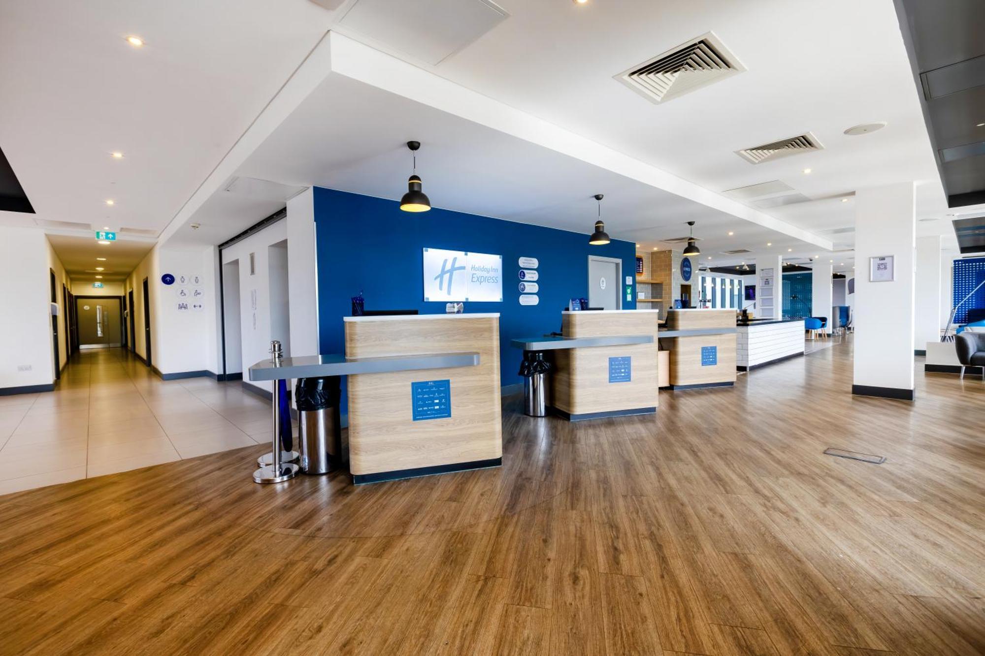 Holiday Inn Express - Manchester - Traffordcity By Ihg Urmston Exterior foto