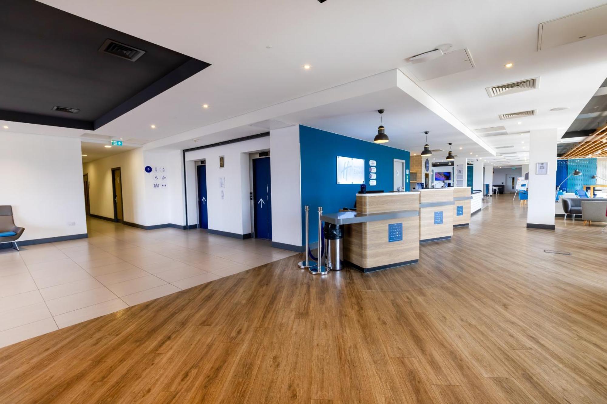 Holiday Inn Express - Manchester - Traffordcity By Ihg Urmston Exterior foto