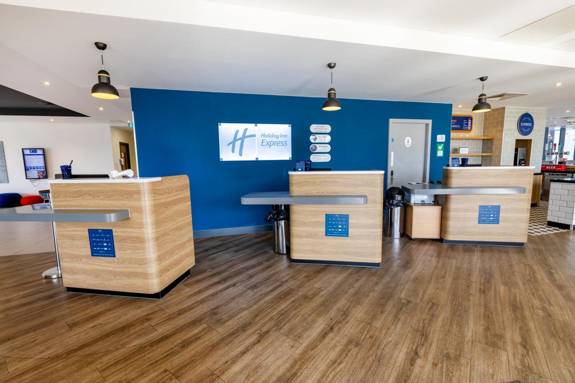 Holiday Inn Express - Manchester - Traffordcity By Ihg Urmston Exterior foto
